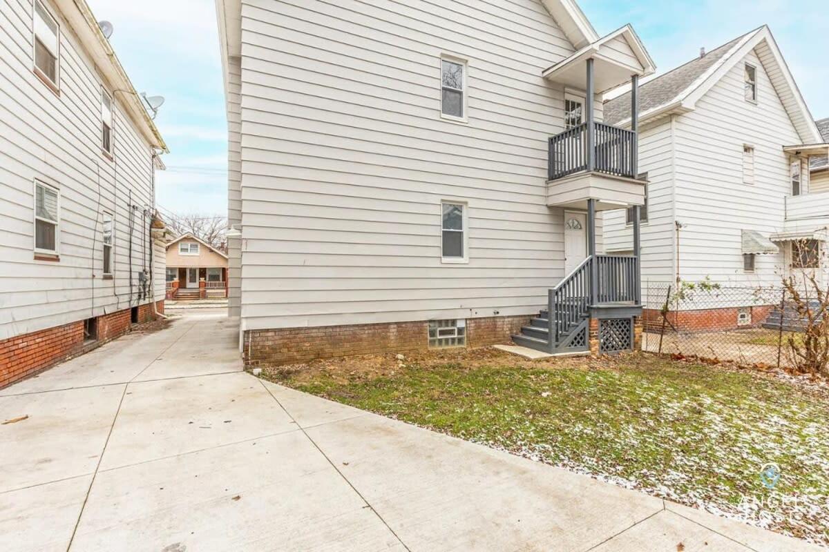 Newly Remodeled Apt, South Hills Old Brooklyn Area Cleveland Exterior foto